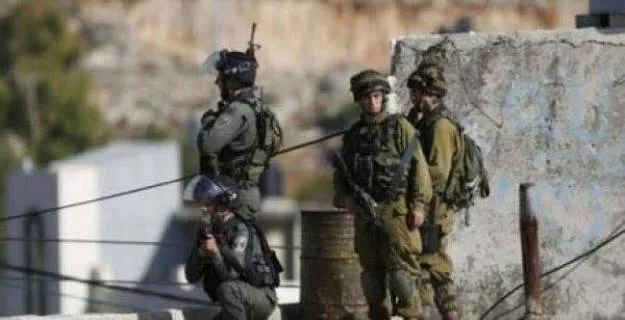 الاحتلال يحول منزلا في اللبن الشرقية إلى ثكنة عسكرية